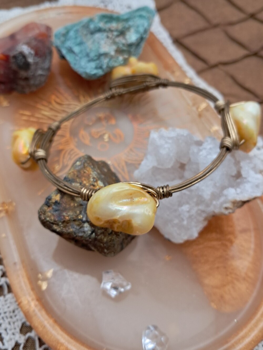 Artisan Wire Wrapped Genuine Druzy Agate Geodes Bangle Bracelet (Goldtone)